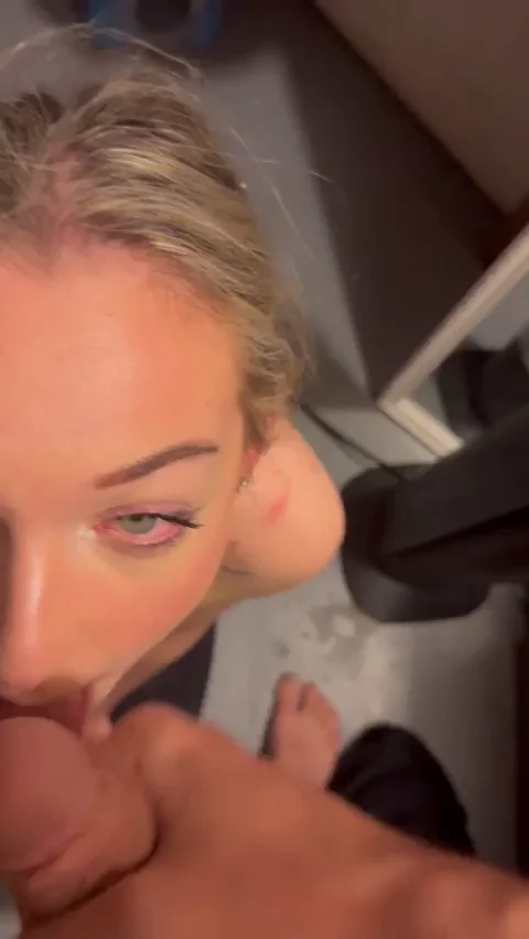 I need another cock too make burst cum😁­