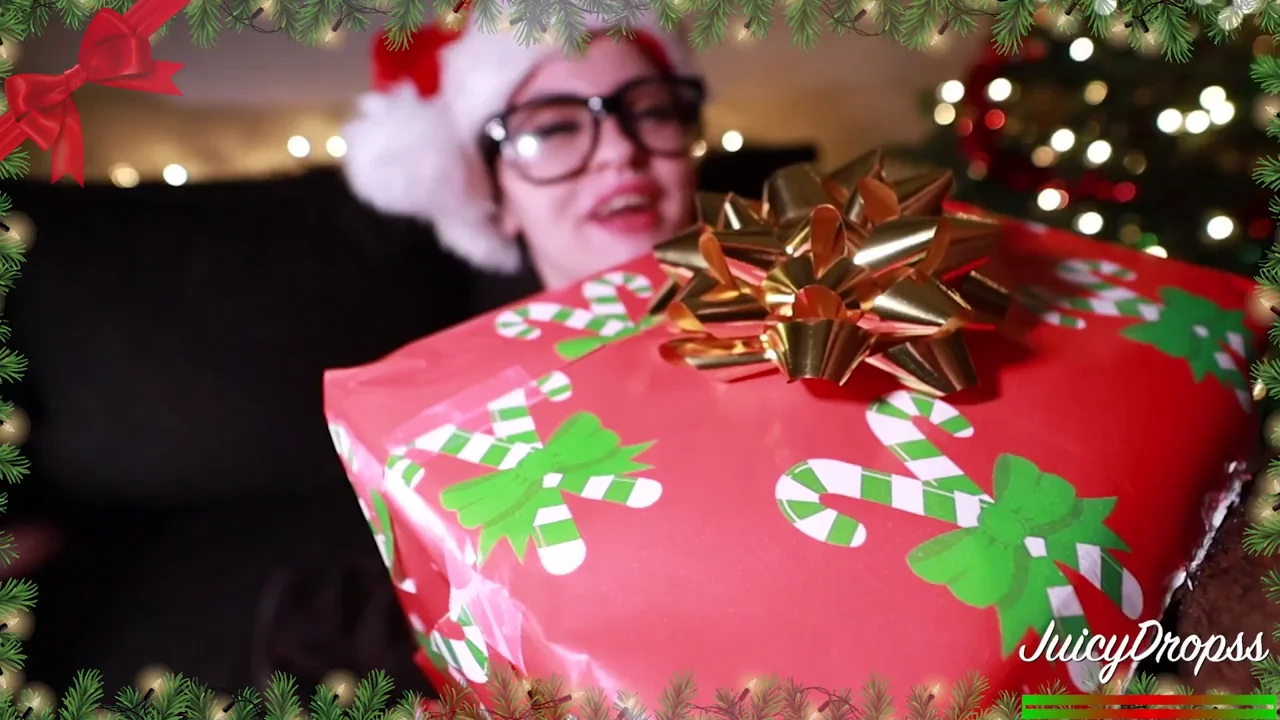 Santa's Big Tit Slut Unwraps Your Cock for Xmas Cum 🎅🍆💦