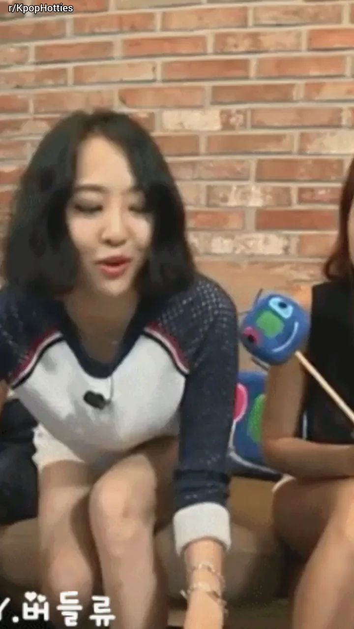 Kim Dasom's Juicy Cleavage Tease