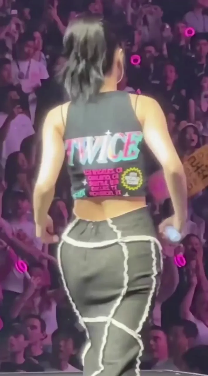 TWICE - Momo