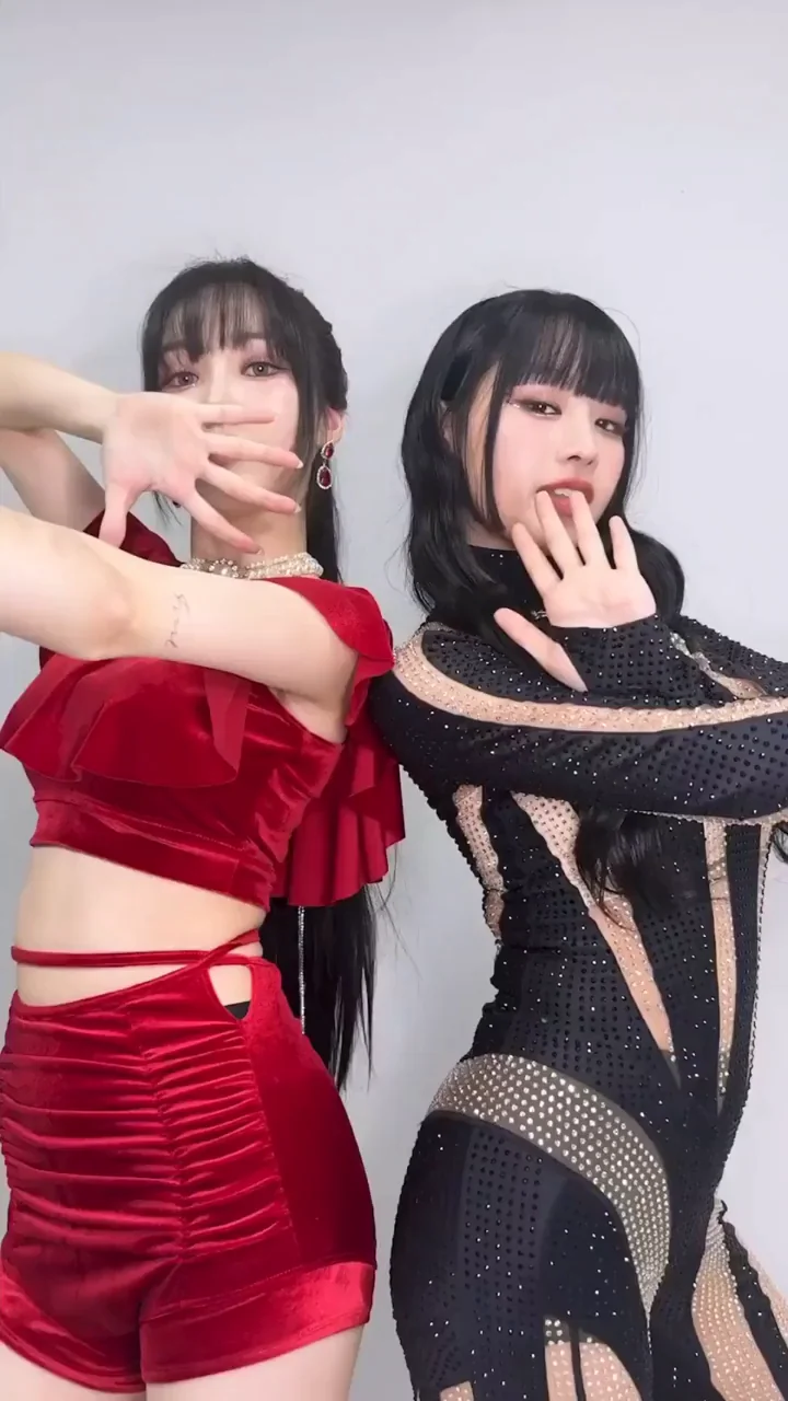 Kiss of Life - Natty ft. Yuju (soloist)