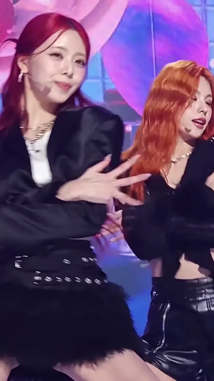 ITZY - Yuna feat. Chaeryeong