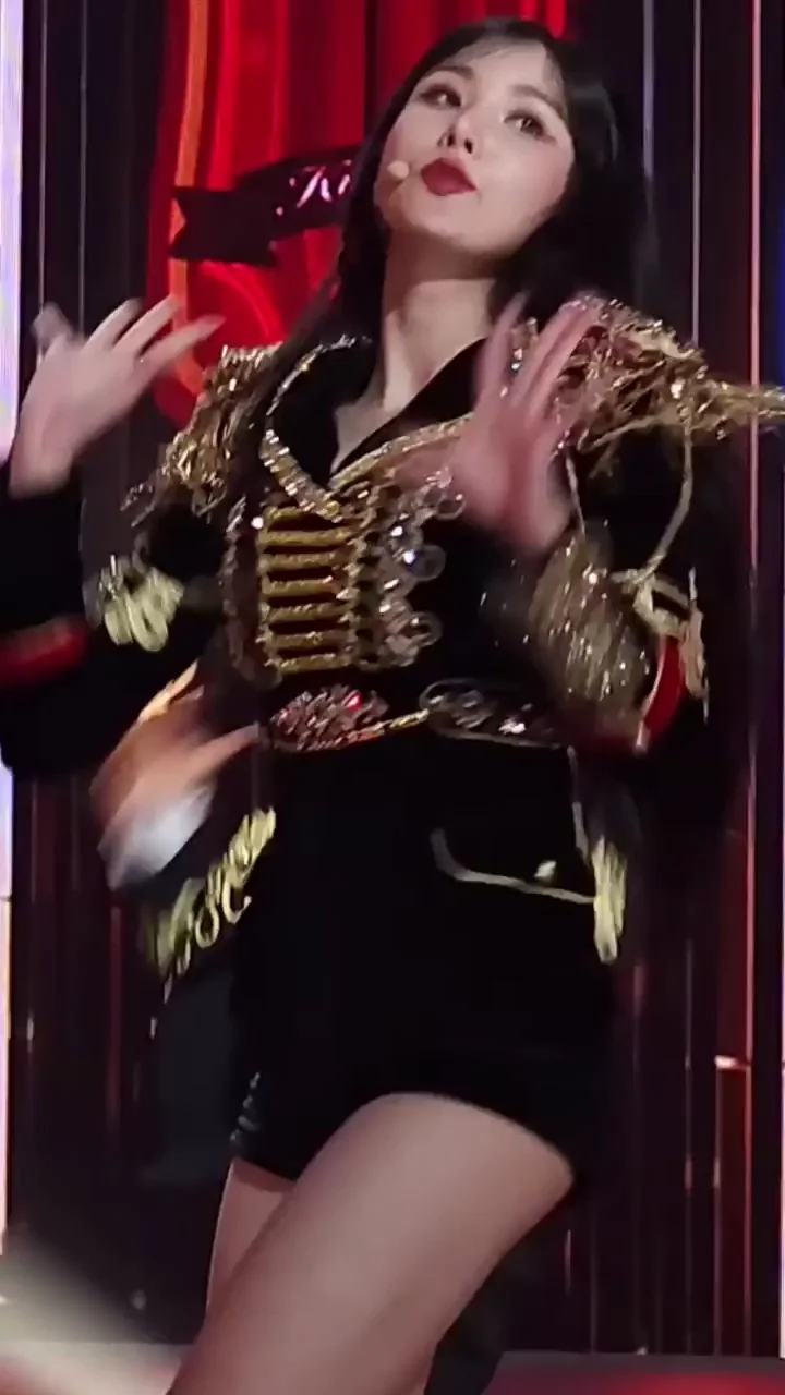 🔥 Kwon Eunbi's Thicc Ass Shaking in Gold Epaulets & Tiny Shorts 💦