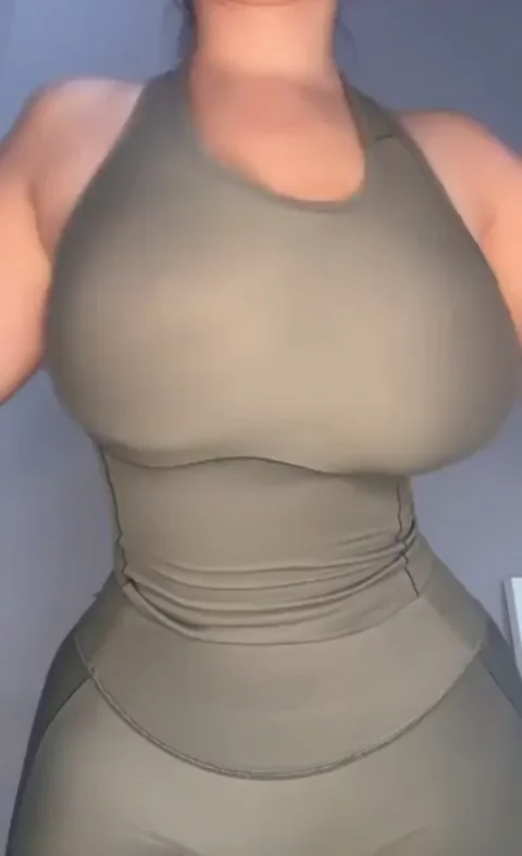 Letting My Massive MILF Tits Breathe Free 😍💨
