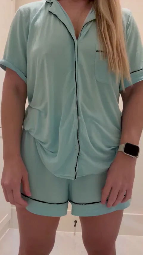 Blonde MILF's New Year's Tease: Unzip for These Slutty Curves & Perky Naturals
