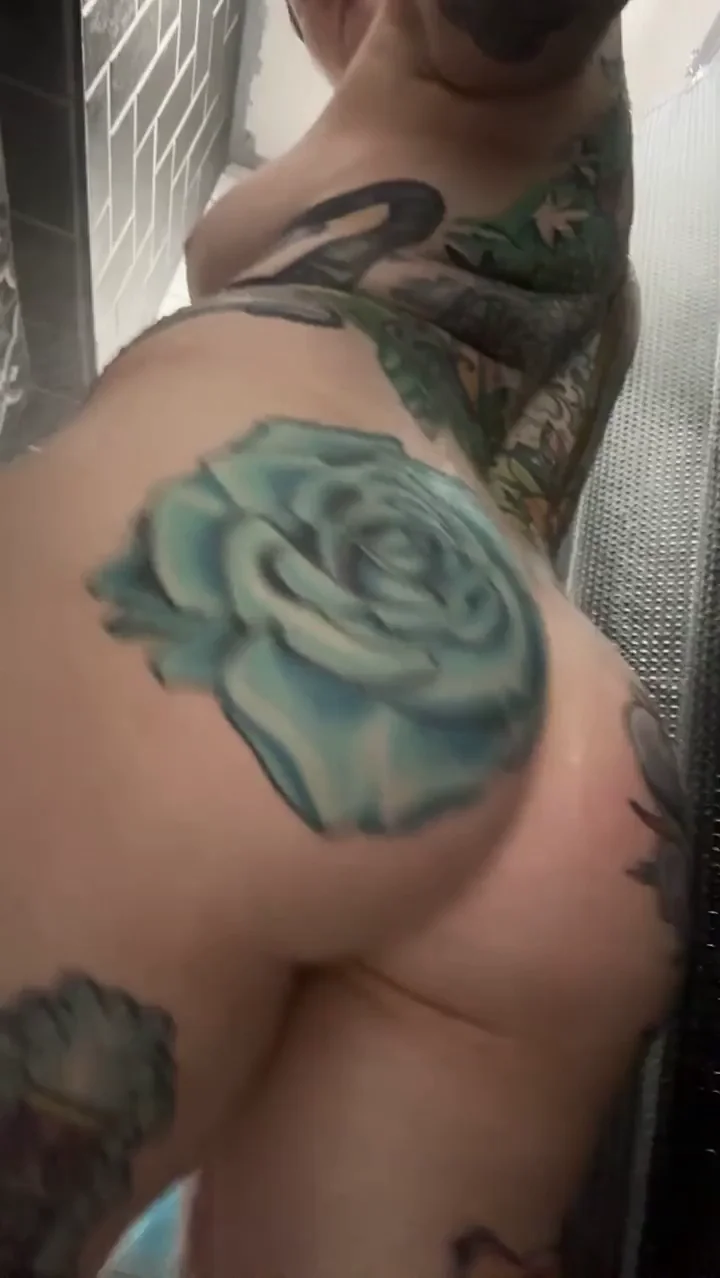 SnapLeak Slut's Inked Ass Tease 💦🐍🌹