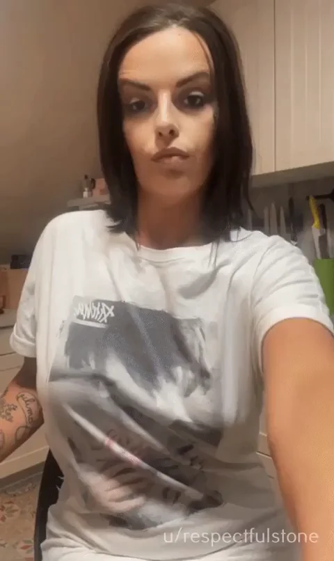 40yo mom...Leave a â¤ï¸ and you'll receive something boner worthy