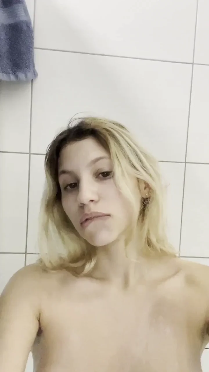 My huge boobs love to get a lot of cream [gif]