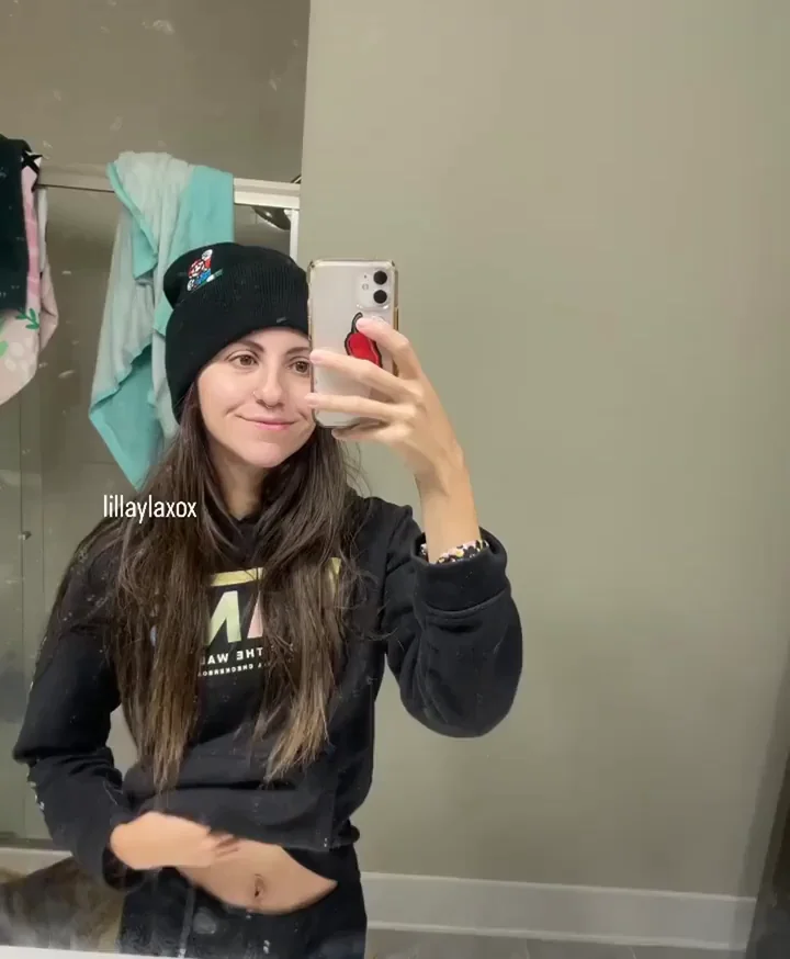 even the mirror isn't as dirty as i can be ;)