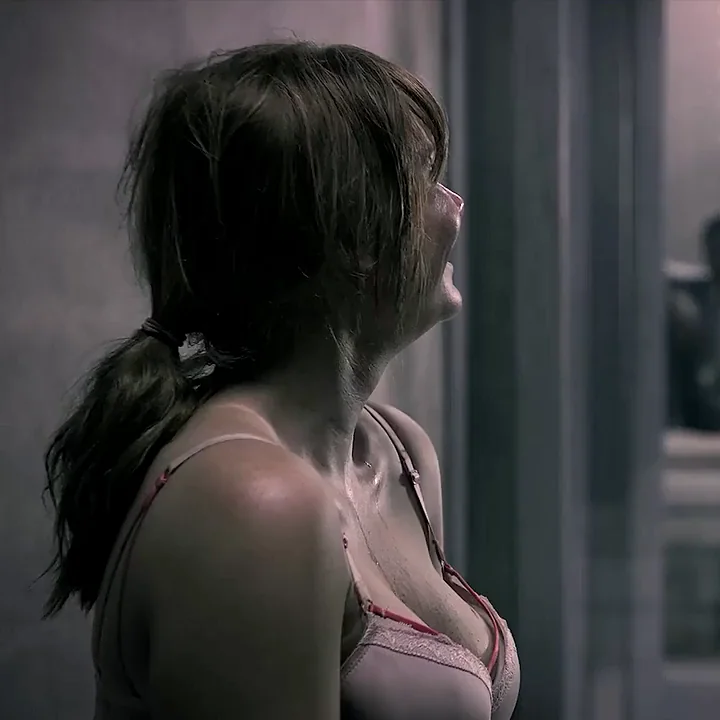 Bryce Dallas Howard's Massive Tits Bursting Out in Pink Bra 💖🍈🍈