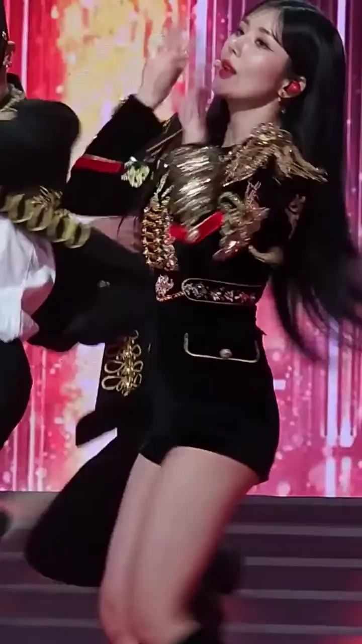Kwon Eunbi's Sexy Stage Dance 💃🔥🍑