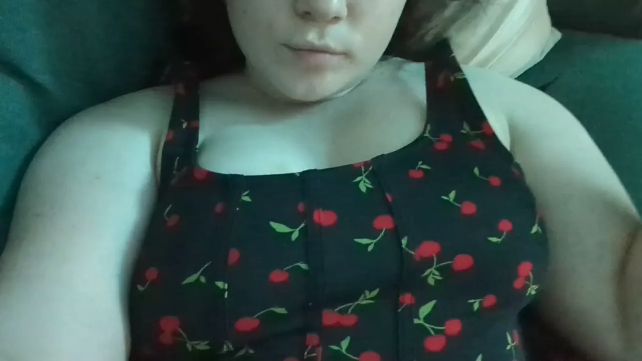First person to guess my cup size gets the full vid 😈