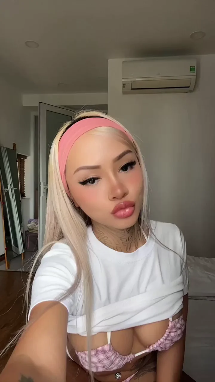 Would you use me as your sextoy or your girlfriend? ðŸ¥°