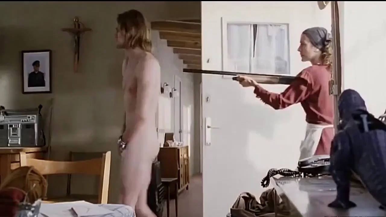 Paulina Galvez in Rottweiler (2004)
