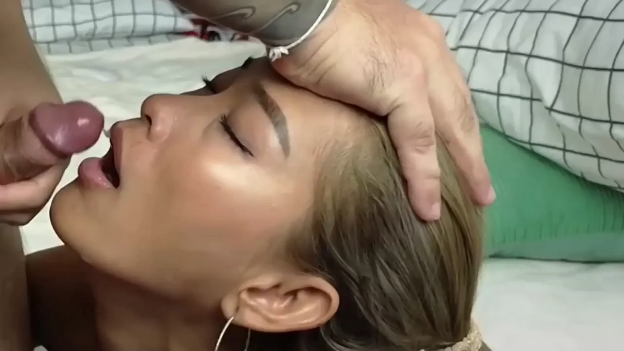 Juicy Asian Slut Begs for Thick Load on Her Forehead 💦👅
