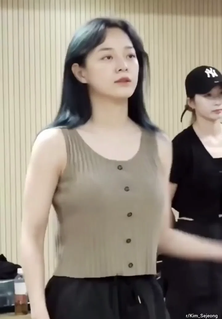 Kim Sejeong's Pokey Nipples Tease 😍🍒🔥