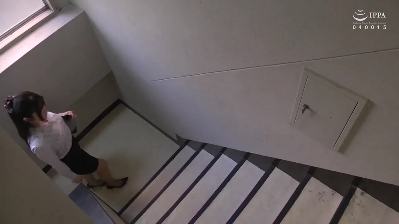 Boss Bitch Summons Slacking Secretary for Sloppy Tongue-Fuck Discipline [AUKG-570]