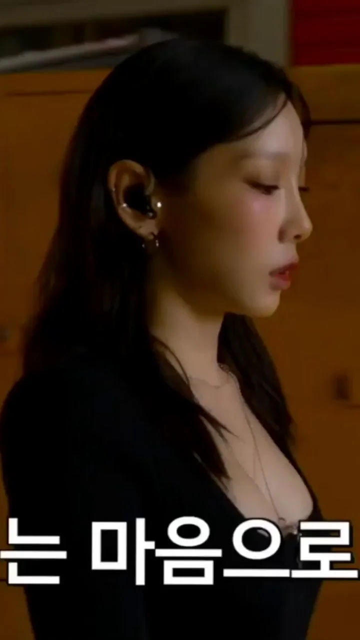 🔥 Taeyeon from SNSD Singing Her Heart Out in Sexy Black Outfit 😍💦