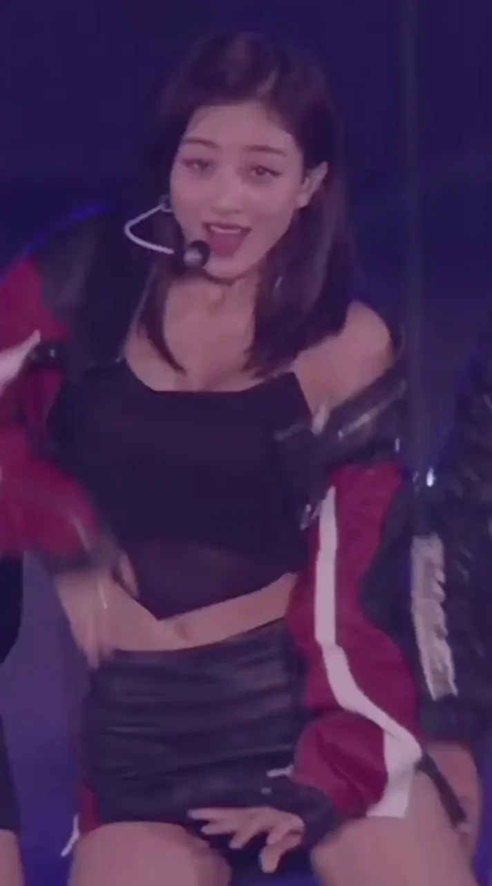 Jihyo's Slutty Stage Tease: TWICE Leader's Thicc Curves Poppin'