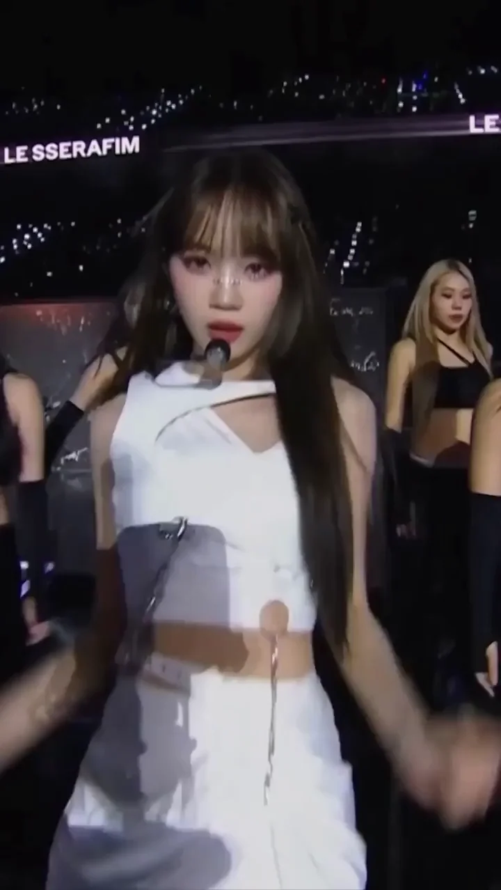 LE SSERAFIM - Chaewon