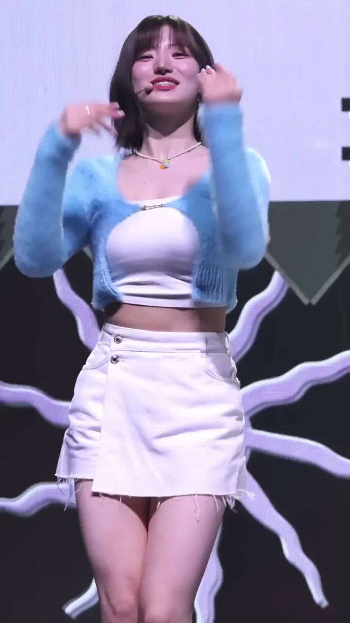 🔥 Billlie Siyoon's Thicc Ass Twerk in Tiny White Skirt 💦