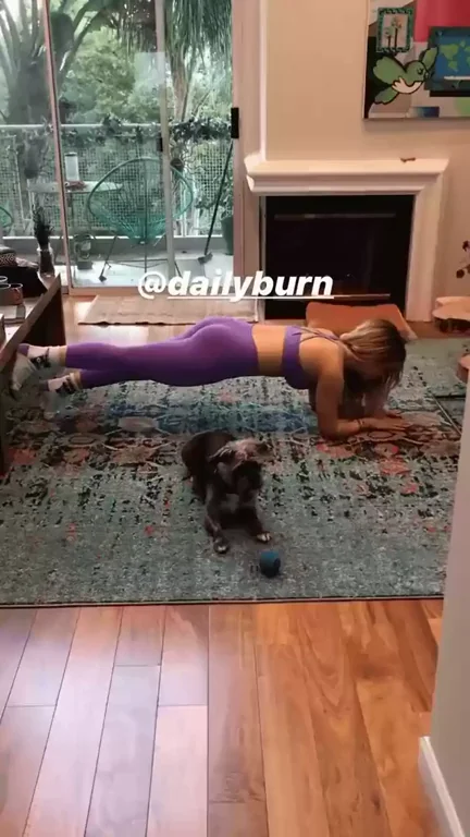 JoJo Levesque's Thicc Plank Booty Flex in Tight Purple Leggings