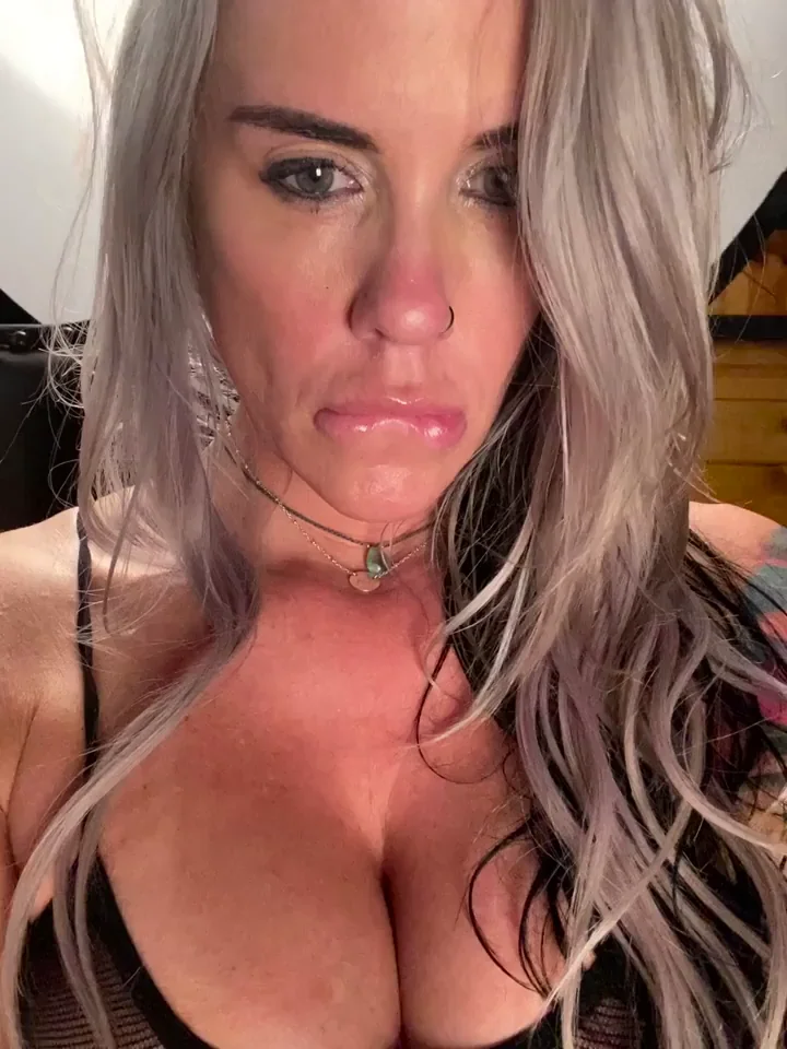 Naughty Slut's Massive Tits Tease 💦😈