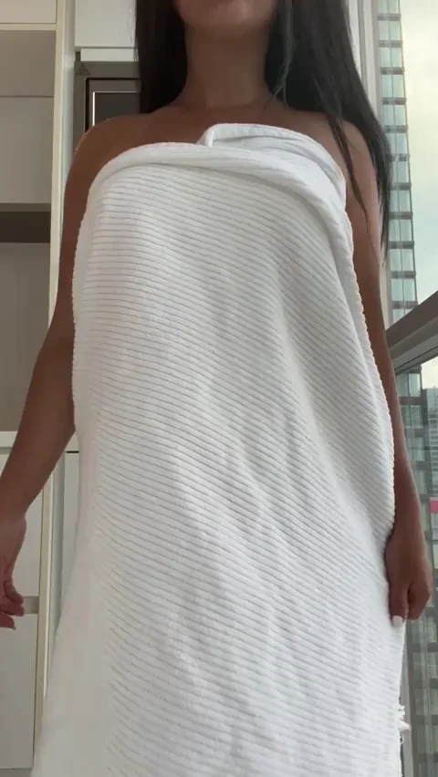 Oops.. I dropped my towel 😁³