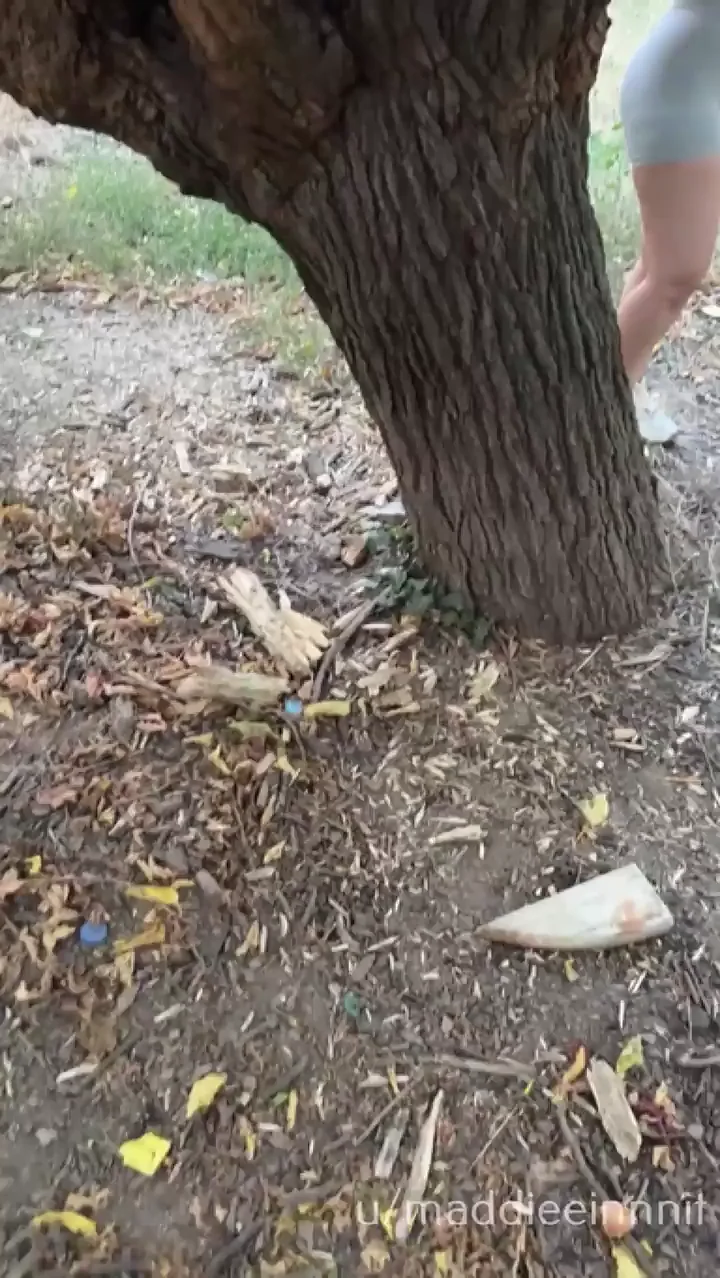 Petite Blonde MILF's Nude Body Tease by the Tree 💋🌳🍑