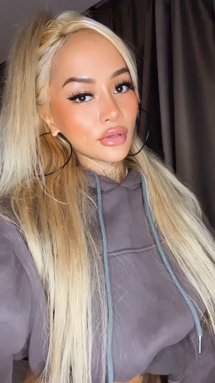 Would This Slutty Hoodie Tease Turn Your Head in Public? 😈🍑