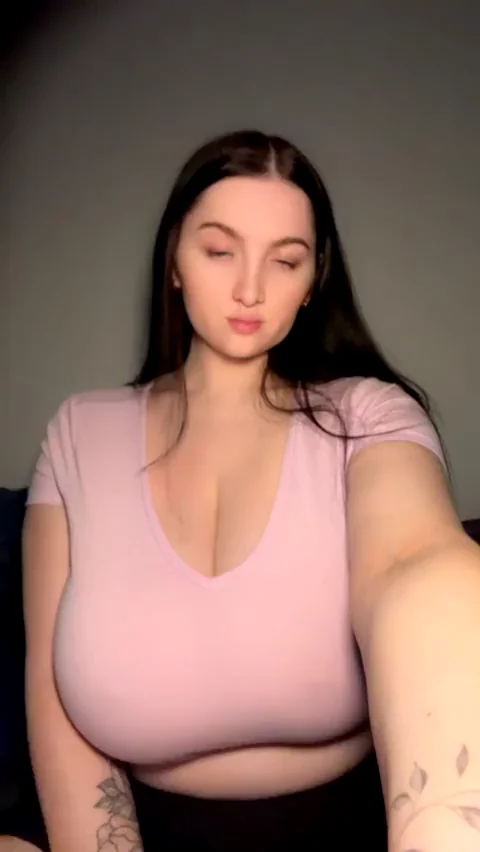My eyes are up here 😁‰