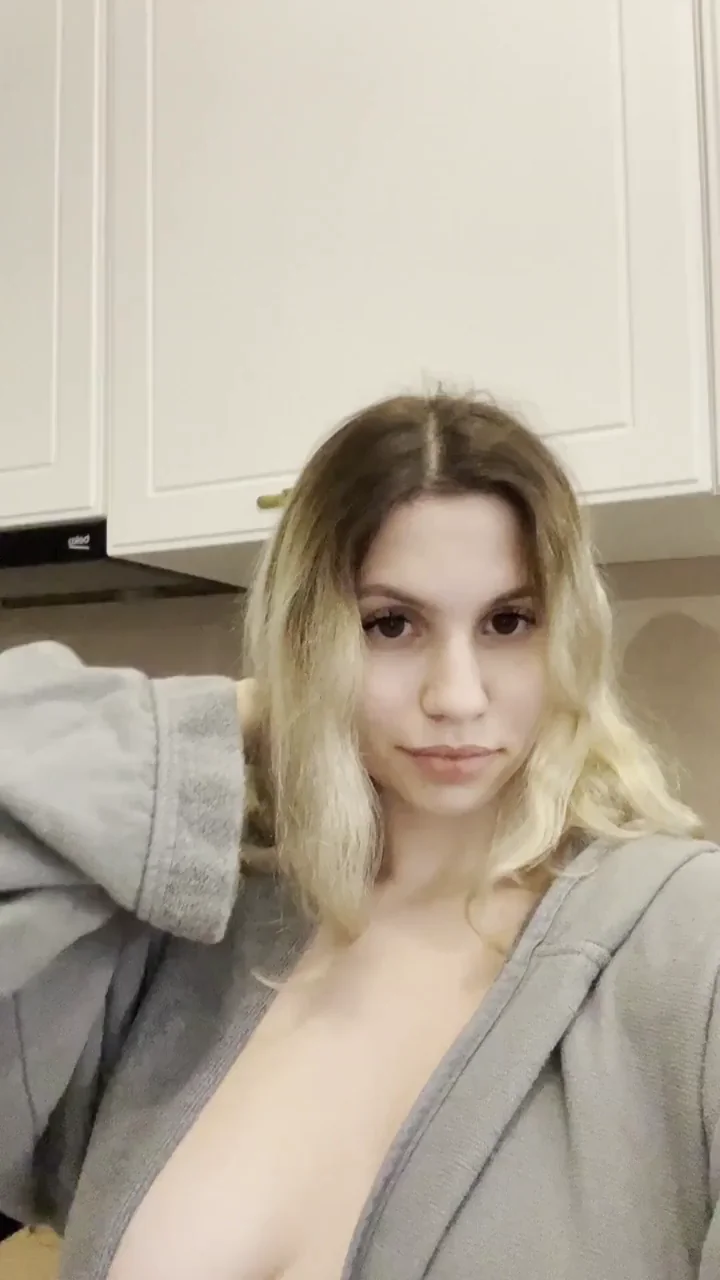 I think I look cuteer with my tits out [gif]