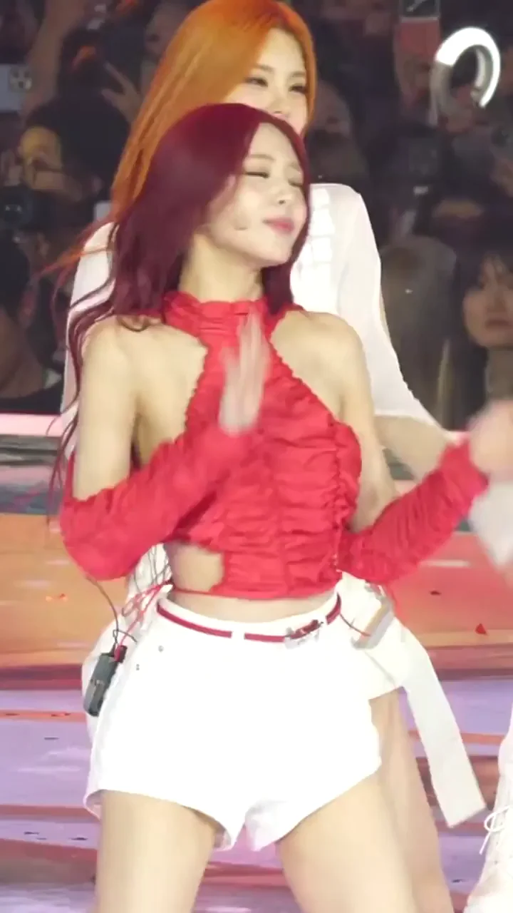 🔥 ITZY Yuna's Slutty Red Top Dance Tease 🍑💦