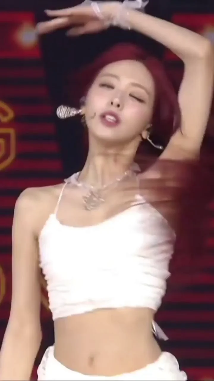 ITZY Yuna's Sexy Redhead Dance Tease