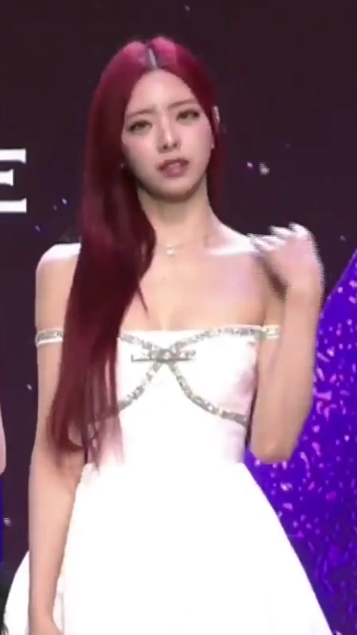 ITZY Yuna's Slutty Redhead Stage Tease - Perky Tits Poppin'
