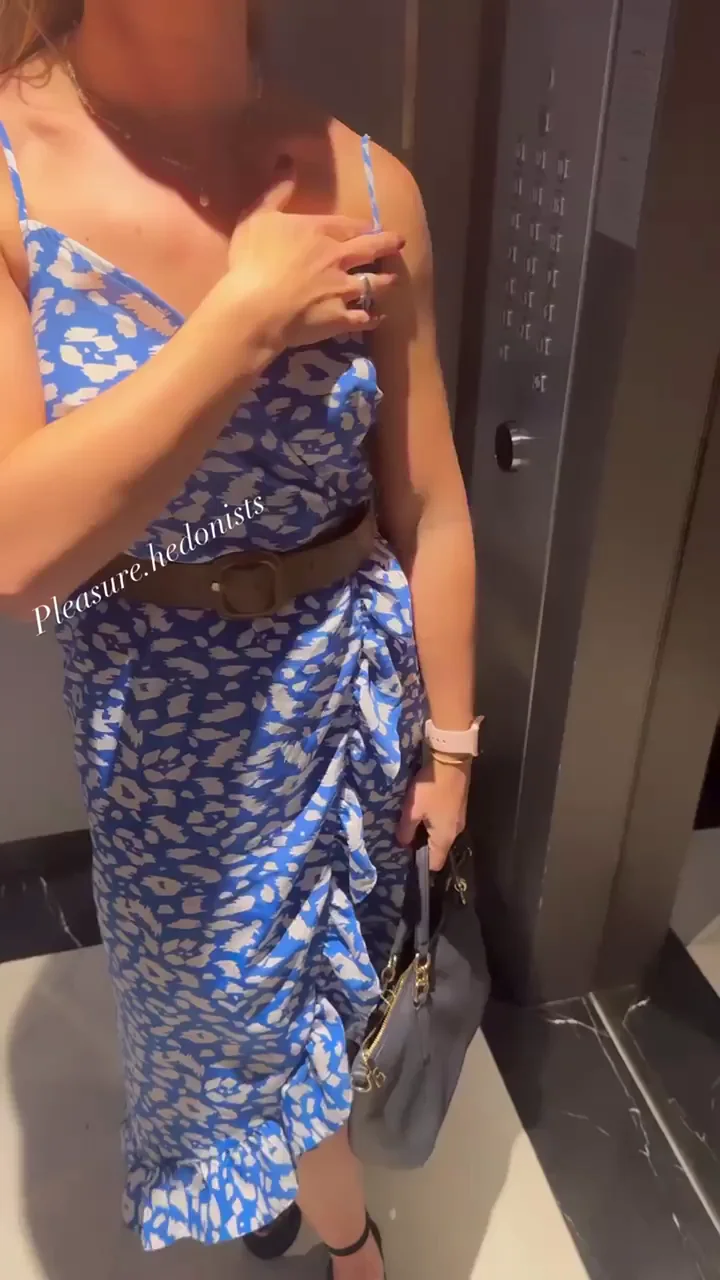 Blonde Slut Flashes Tits in Elevator 😈👙🔥