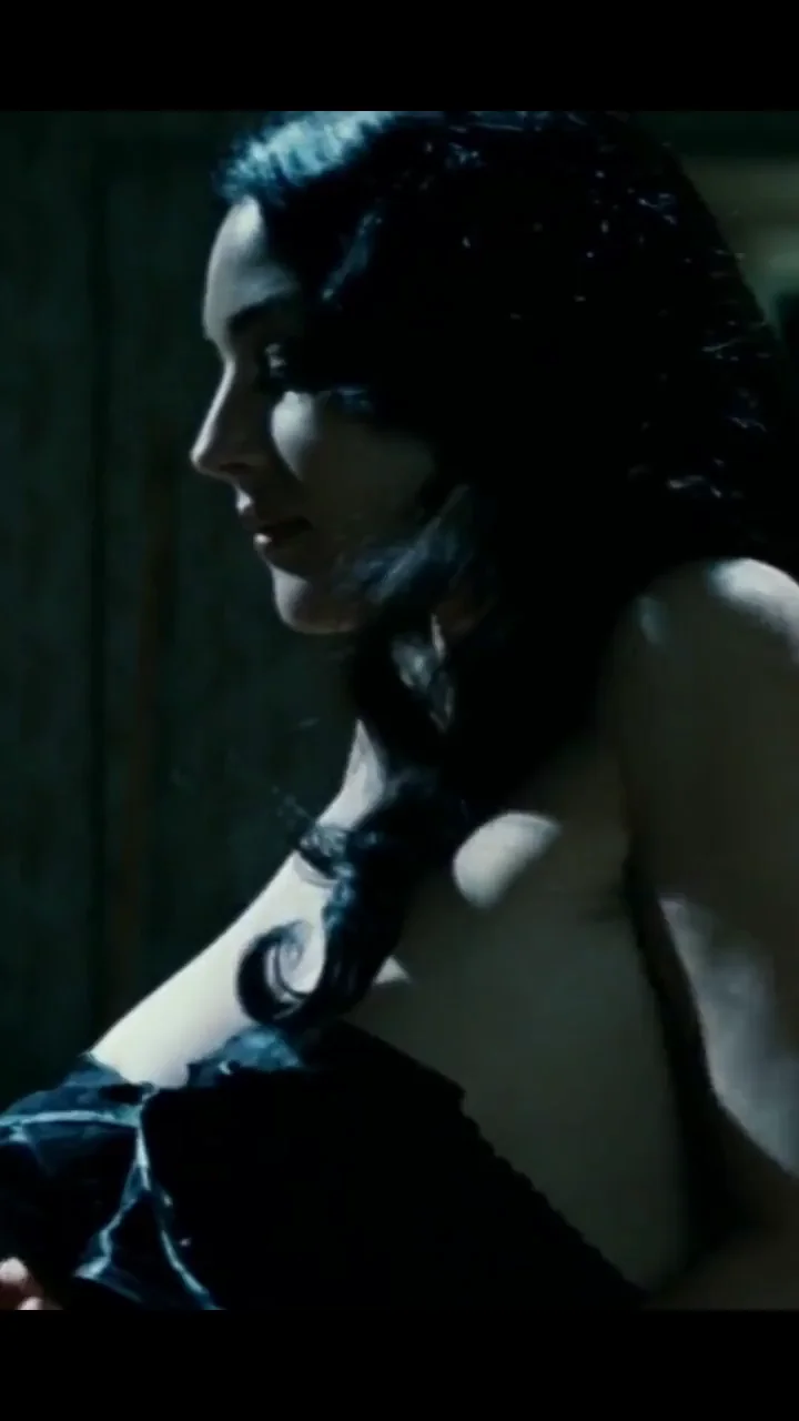 Monica Bellucci in MalÃ¨na(2000)