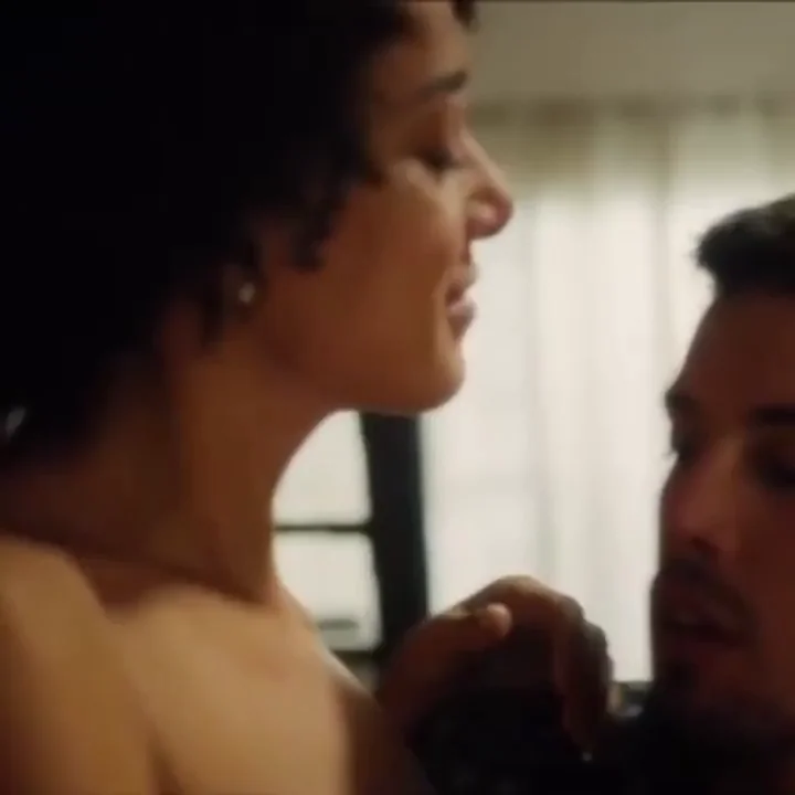 Esther Dias in Nobody's Looking s01 e04