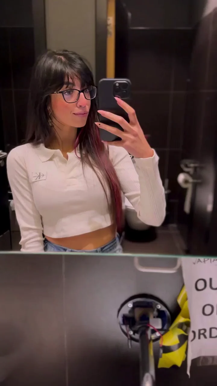 Are you willing to accept selfies from a Pakistani slut like me [F] ðŸ‡µðŸ‡°