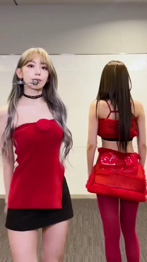 Le_Sserafim - Sakura & Chaewon