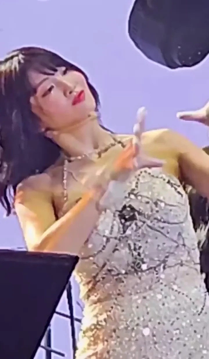TWICE - Momo