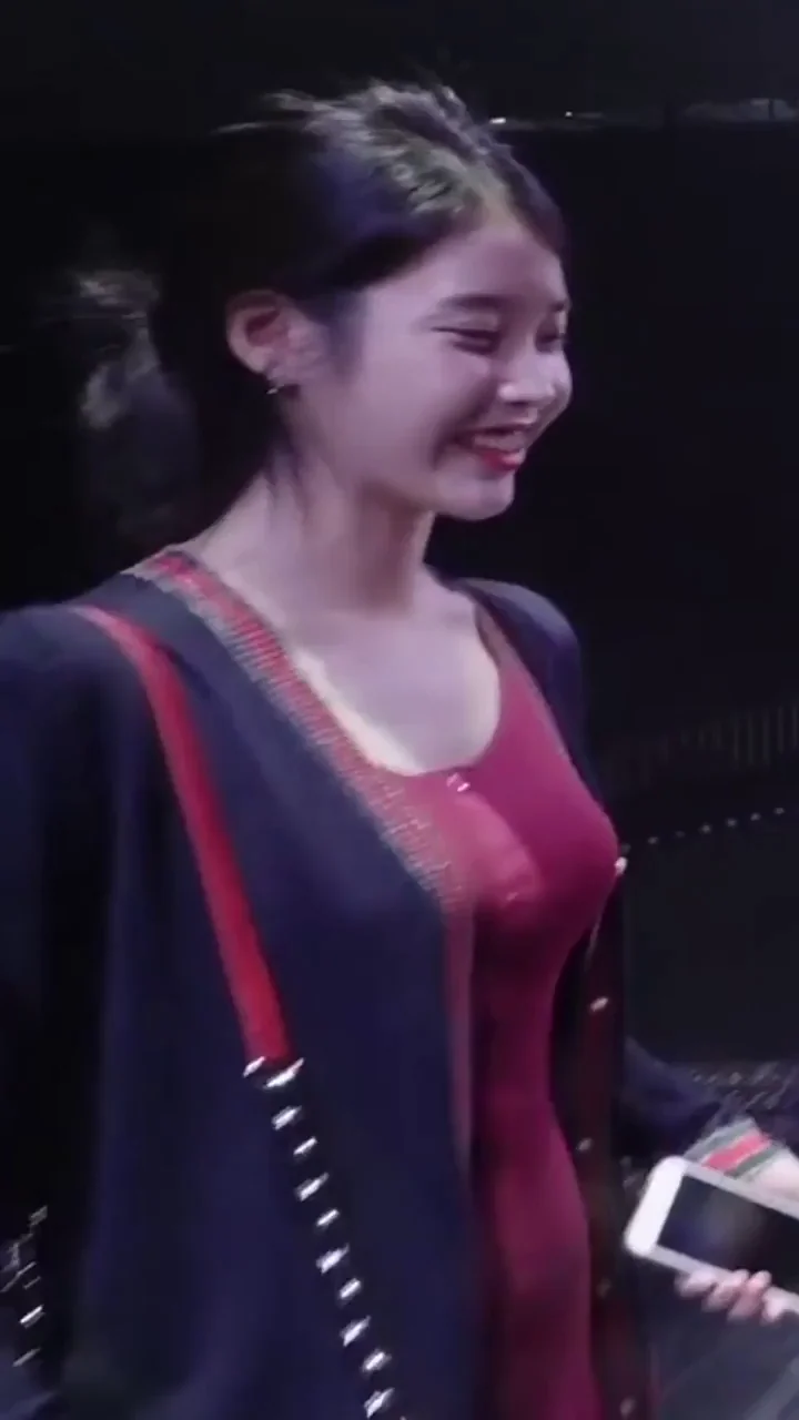 🔥 IU's Sexy Kpop Stage Tease 😍🍑