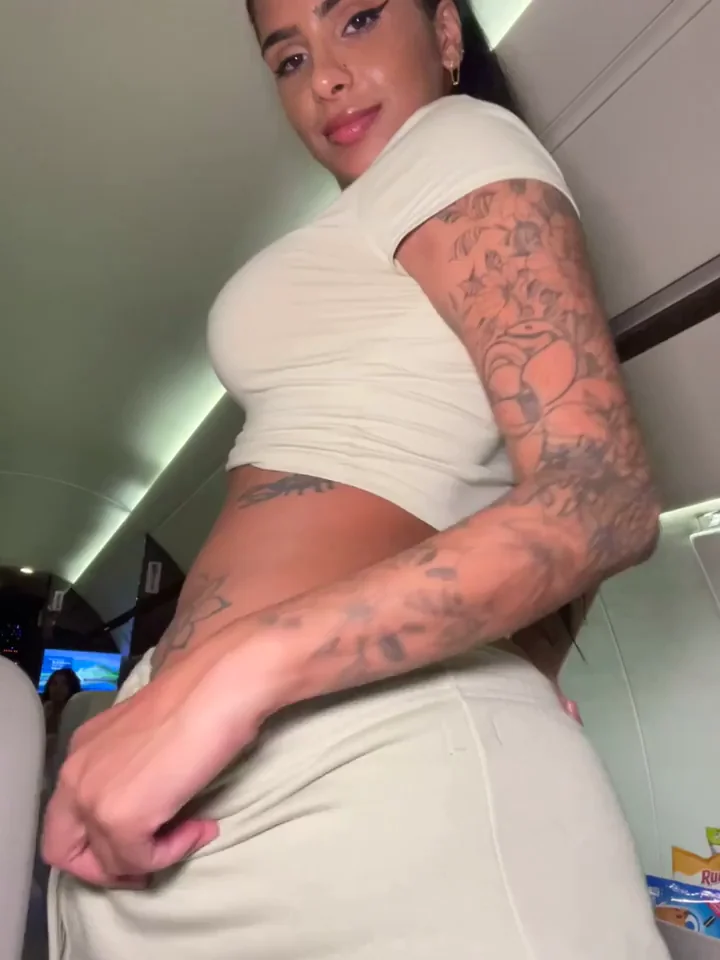 Thick Ebony Babe Teases: You Like This Booty? 🍑🔥