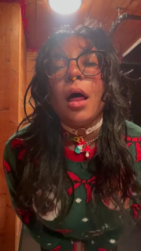 Glasses-Wearing GF Begs for Hot Cum Load 😍💦