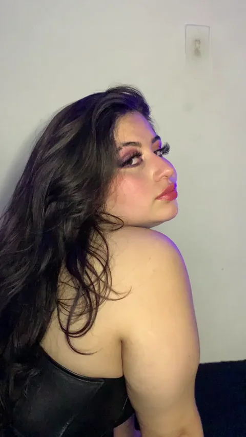 Latina Tease Begs for American Dick or Toys Her Massive Booty