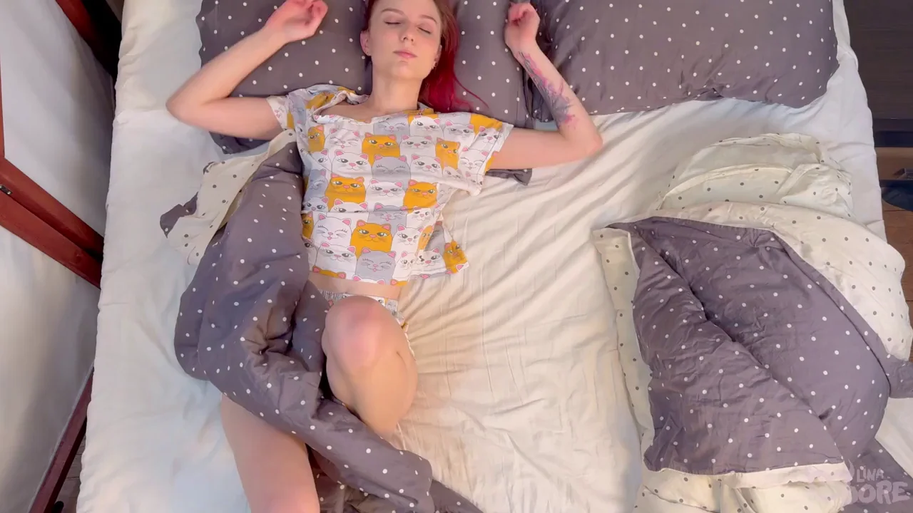 Beautiful morning masturbation gets the day off to a good start