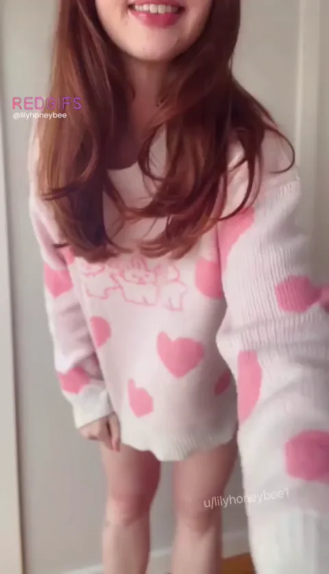 Cute Sweater Slut Gets Naughty & Naked 😍🍑