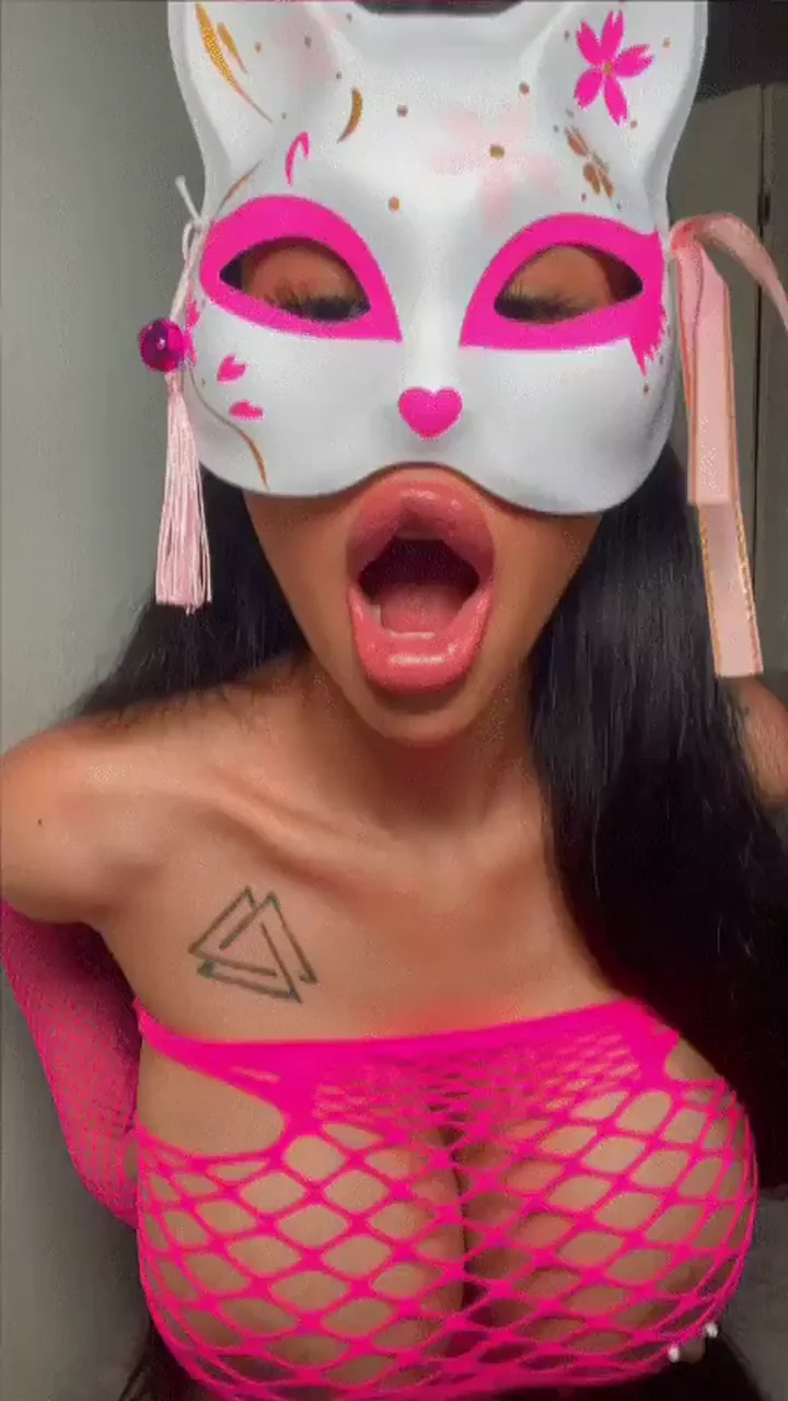 Lips or tits?