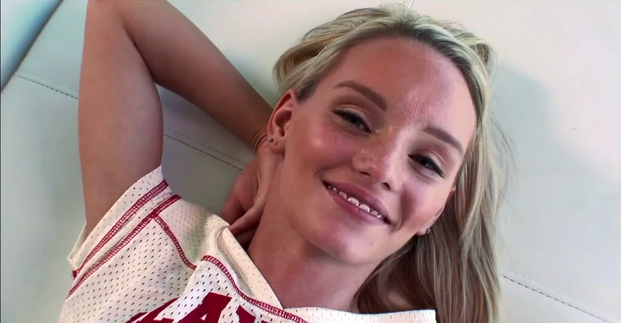 Blonde Babe's Cum-Hating Face 😈💦