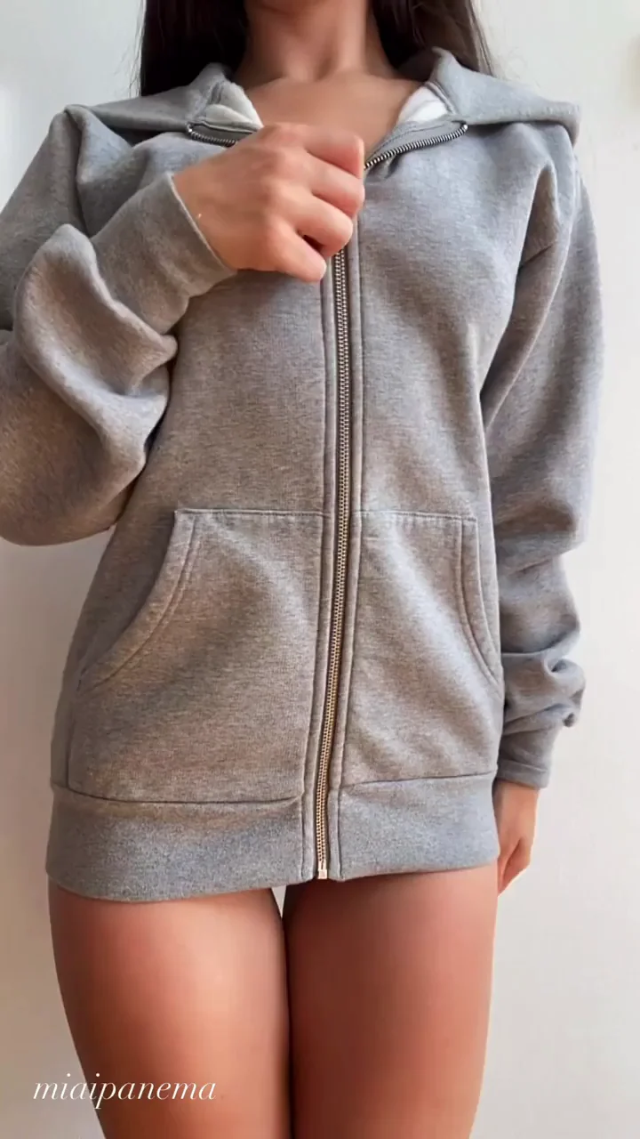 Unzipping My Petite Nude Body Tease 😈🔥